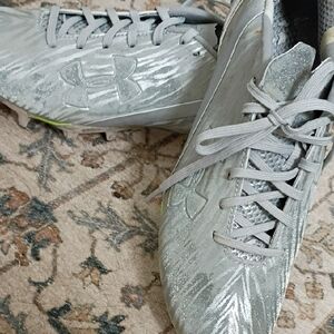 Under Armour Metallic Gray Cleats 8.5 Sz
